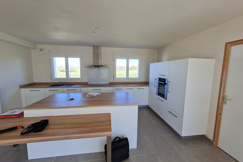A louer, dans le bourg de MOHON, maison 4 chambres - Photo 4
