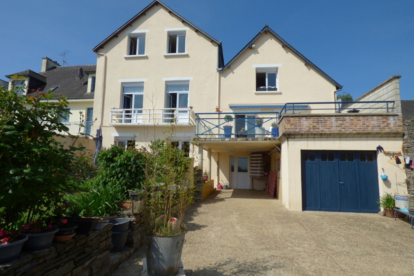 Maison Malestroit 12 pièce(s) 259 m2 - Photo 1